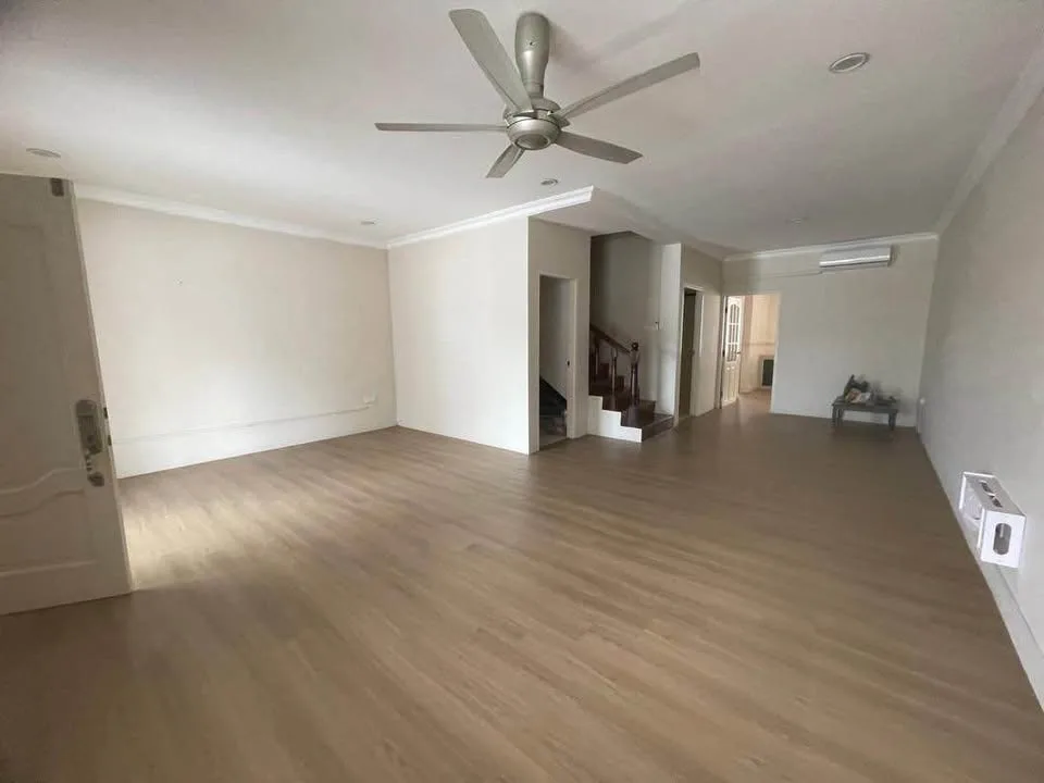 Shop for sale in Sector 7, Gurgaon